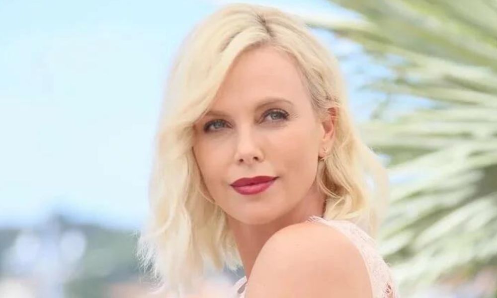 Charlize Theron: Glamour de Alto Nível