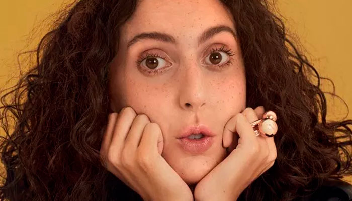 Jout Jout (Julia Tolezano)